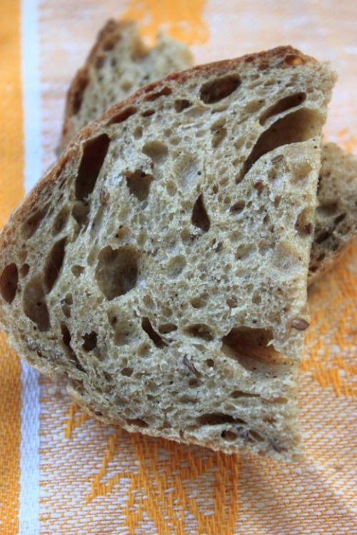 Хлеб ржаной с солодом на закваске.