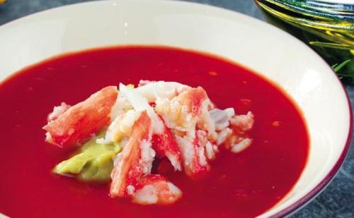 Гаспачо с мясом: 3 рецепта с креветками, лососем и курицей