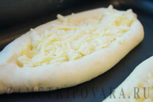 Тесто на аджарские хачапури в хлебопечке. Хачапури с сыром по-аджарски