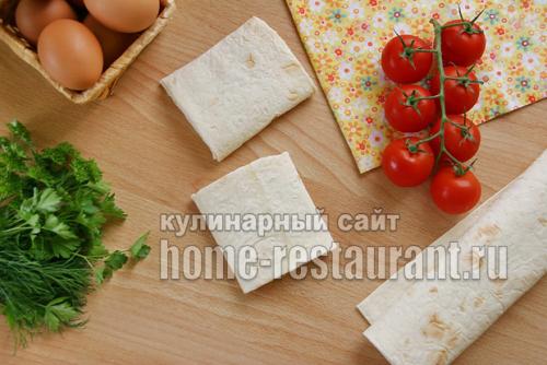 Лаваш с ветчиной сыром и помидорами на сковороде. Конвертики из лаваша с сыром и помидорами