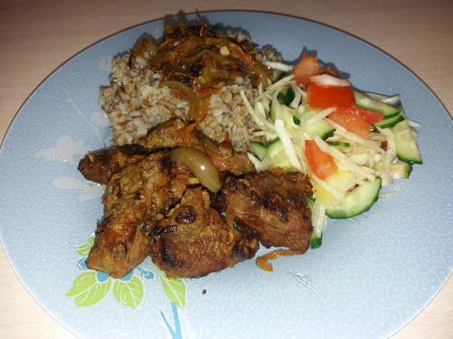 Свиная печень в муке. Нежная свиная печень с овощами