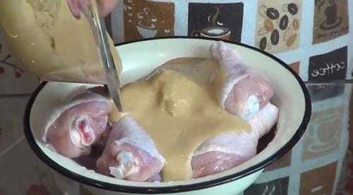 Вкусно запечь куриные ножки. Куриные ножки в духовке с картошкой