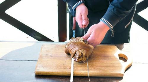 Как приготовить рульку на мангале. Свиная рулька на гриле для пивной вечеринки 01 Как приготовить рульку на мангале. Свиная рулька на гриле для пивной вечеринки 01