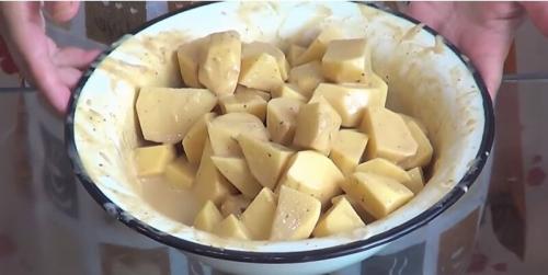 Вкусно запечь куриные ножки. Куриные ножки в духовке с картошкой