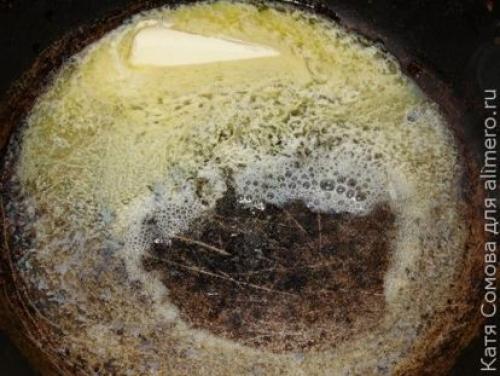 Жареные пельмени с помидорами и сыром, рецепты с фото