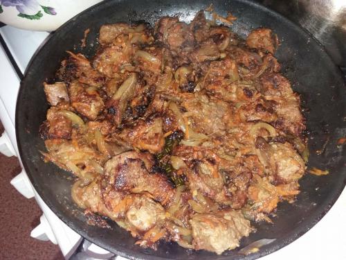 Свиная печень в муке. Нежная свиная печень с овощами