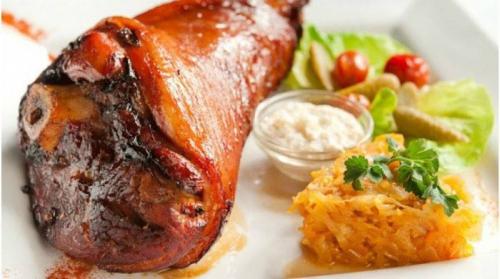 Как приготовить рульку в духовке. Рецепты свиной рульки запеченной в духовке