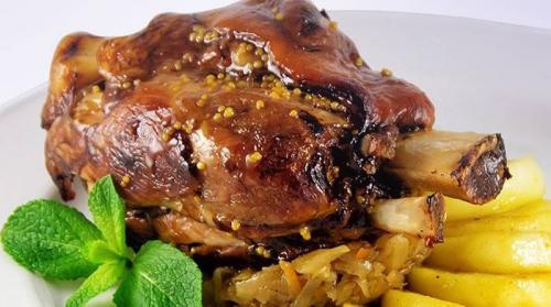 Как приготовить рульку в духовке. Рецепты свиной рульки запеченной в духовке