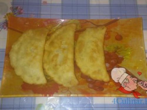 Сочные чебуреки со свининой. Чебуреки из свинины