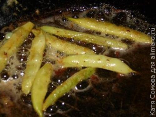 Жареные пельмени с помидорами и сыром, рецепты с фото