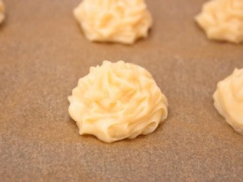 Профитроли с селедкой. Как приготовить закусочные профитроли с несладкой начинкой