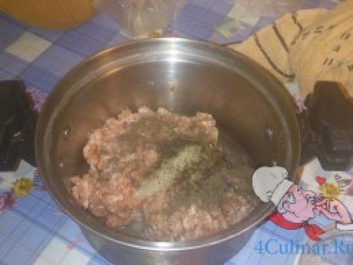 Сочные чебуреки со свининой. Чебуреки из свинины