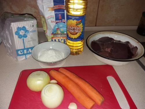 Свиная печень в муке. Нежная свиная печень с овощами