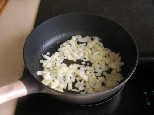 Жареные пельмени рецепт с помидорами и сыром. Сытное домашнее блюдо: пельмени с помидорами и сыром на сковороде