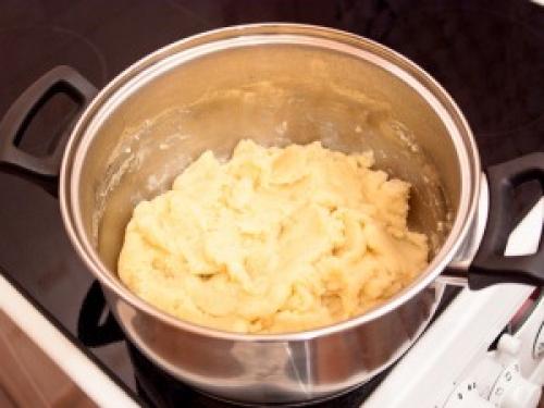 Профитроли с селедкой. Как приготовить закусочные профитроли с несладкой начинкой