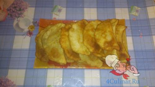 Сочные чебуреки со свининой. Чебуреки из свинины