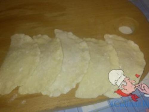 Сочные чебуреки со свининой. Чебуреки из свинины