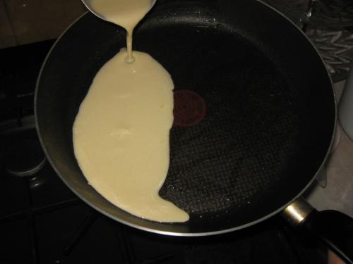 Тонкое тесто для пиццы на сковороде без сметаны. Как легко приготовить вкусную и сытную пиццу на сковороде без сметаны?