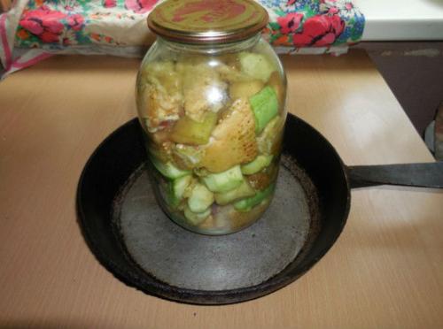 Как приготовить курицу с картошкой в духовке на противне. Как приготовить курицу в духовке с картошкой и хрустящей корочкой в банке