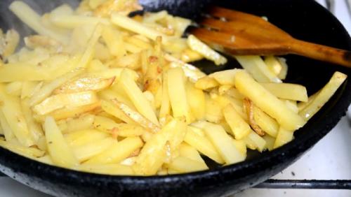 Картошка с легкими. Жареная картошка с лисичками – быстрый и легкий рецепт