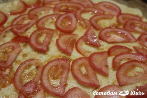 Пицца с луком колбасой и сыром. Пицца с колбасой и луком на тонком тесте 12 Пицца с луком колбасой и сыром. Пицца с колбасой и луком на тонком тесте 12