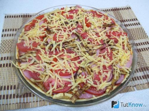 Пицца с луком колбасой и сыром. Пицца с колбасой и луком на тонком тесте 09 Пицца с луком колбасой и сыром. Пицца с колбасой и луком на тонком тесте 09