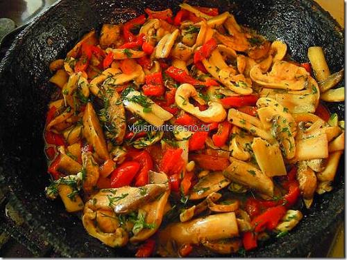 Шампиньоны с болгарским перцем и луком. Отличная закуска из грибов шампиньонов с болгарским перцем!