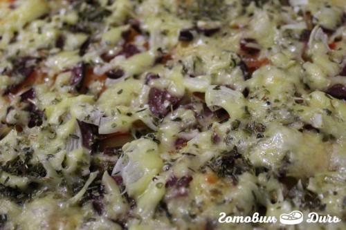 Пицца с луком колбасой и сыром. Пицца с колбасой и луком на тонком тесте 18 Пицца с луком колбасой и сыром. Пицца с колбасой и луком на тонком тесте 18