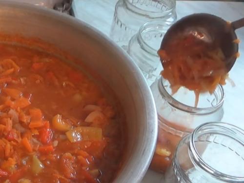 Лечо с морковью. Как приготовить лечо из помидоров, перца, моркови и лука?