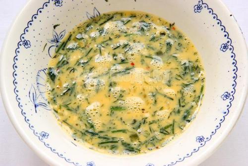 Жареная картошка с сосисками и сыром. Ленивая пицца: жареная картошка с сосисками под омлетом и сыром