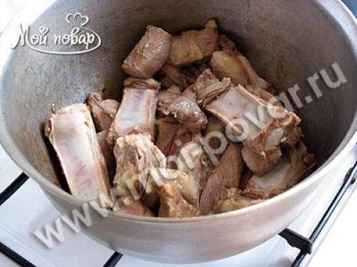 Суп из бараньих ребрышек с чечевицей. Приготовление супа из бараньих ребрышек с чечевицей. 01