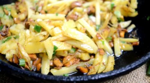 Картошка с легкими. Жареная картошка с лисичками – быстрый и легкий рецепт