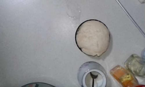 Пицца с курицей колбасой помидорами и сыром. Пицца с сыром, помидорами и болгарским перцем