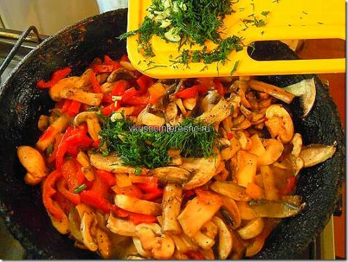 Шампиньоны с болгарским перцем и луком. Отличная закуска из грибов шампиньонов с болгарским перцем!