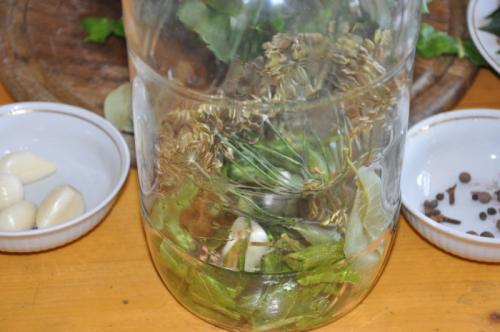 Засолка огурцов с гвоздикой. Солёные, зелёные, острые и хрустящие Солёные огурцы — короли всех праздничных столов. Редкая хозяйка не припасёт парочку банок этого традиционного яства к каждой семейной дате. И чтобы никто не остался разочарованным своими за 13 Засолка огурцов с гвоздикой. Солёные, зелёные, острые и хрустящие Солёные огурцы — короли всех праздничных столов. Редкая хозяйка не припасёт парочку банок этого традиционного яства к каждой семейной дате. И чтобы никто не остался разочарованным своими за 13