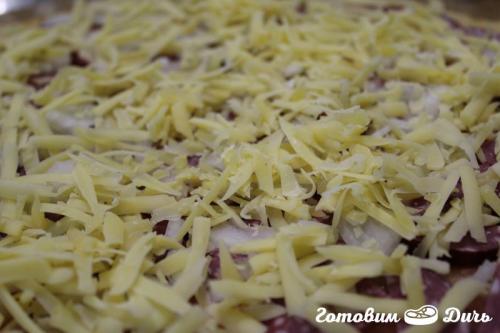 Пицца с луком колбасой и сыром. Пицца с колбасой и луком на тонком тесте 15 Пицца с луком колбасой и сыром. Пицца с колбасой и луком на тонком тесте 15