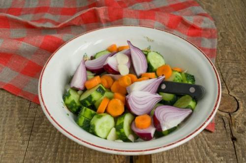 Обалденный салат из огурцов на зиму. Рецепт огуречного салата на зиму