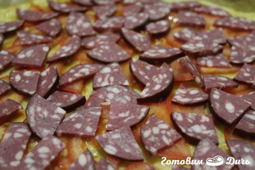 Пицца с луком колбасой и сыром. Пицца с колбасой и луком на тонком тесте 13 Пицца с луком колбасой и сыром. Пицца с колбасой и луком на тонком тесте 13