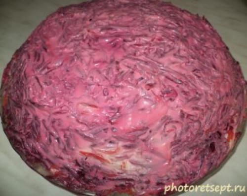 Салат курица под шубой с кукурузой.