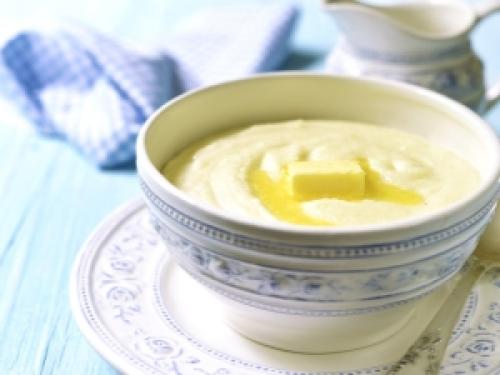 Каша манная с ягодами. Манная каша с ягодами 01