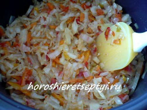 Диетическая тушеная капуста с курицей в мультиварке. Ингредиенты: