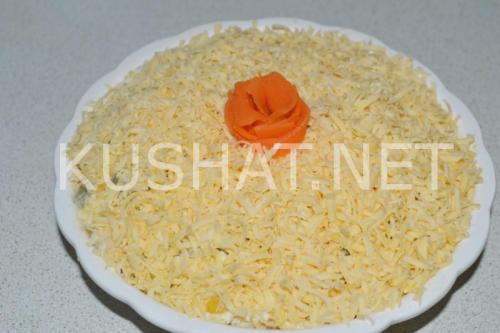 Салат с курицей и кукурузой и солеными огурцами. Салат с курицей, кукурузой, сыром – рецепт