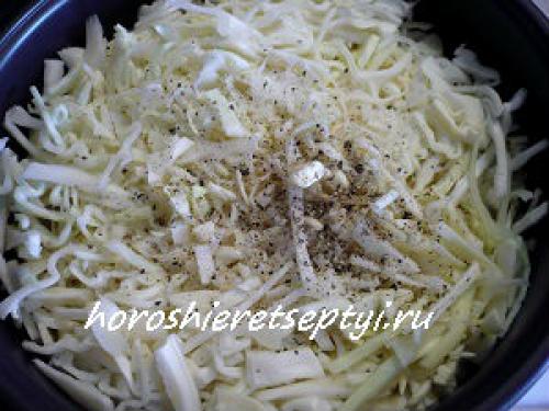 Диетическая тушеная капуста с курицей в мультиварке. Ингредиенты: