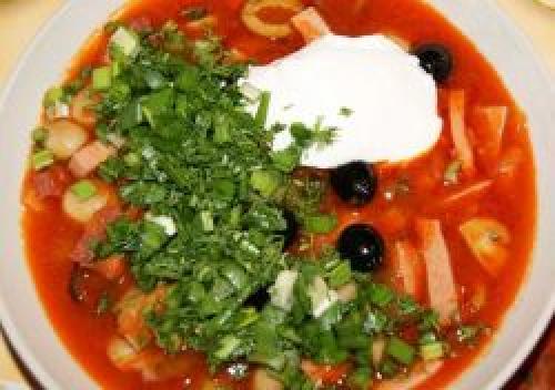 Солянка из капусты с грибами и курицей. Солянка с курицей