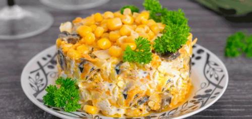 Салат с кукурузой и курицей и грибами. Салат с курицей, грибами и кукурузой