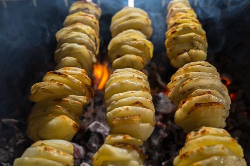 Шашлык с картошкой и Салом на шампуре. Картошка на шампурах на Мангале (картофельный шашлык)