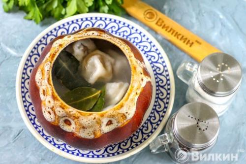 Пельмени в горшочках с бульоном в духовке. Пельмени в горшочке в духовке