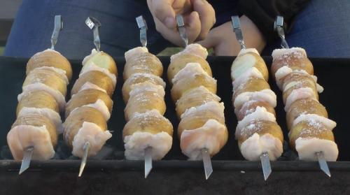 Шашлык с картошкой. Шашлык из картофеля, который съедается быстрее мясного!