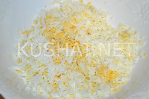 Салат с курицей и кукурузой и солеными огурцами. Салат с курицей, кукурузой, сыром – рецепт