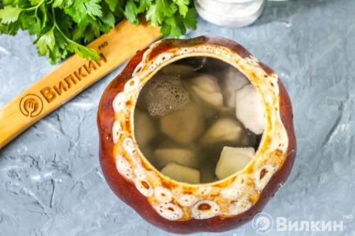 Пельмени в горшочках с бульоном в духовке. Пельмени в горшочке в духовке